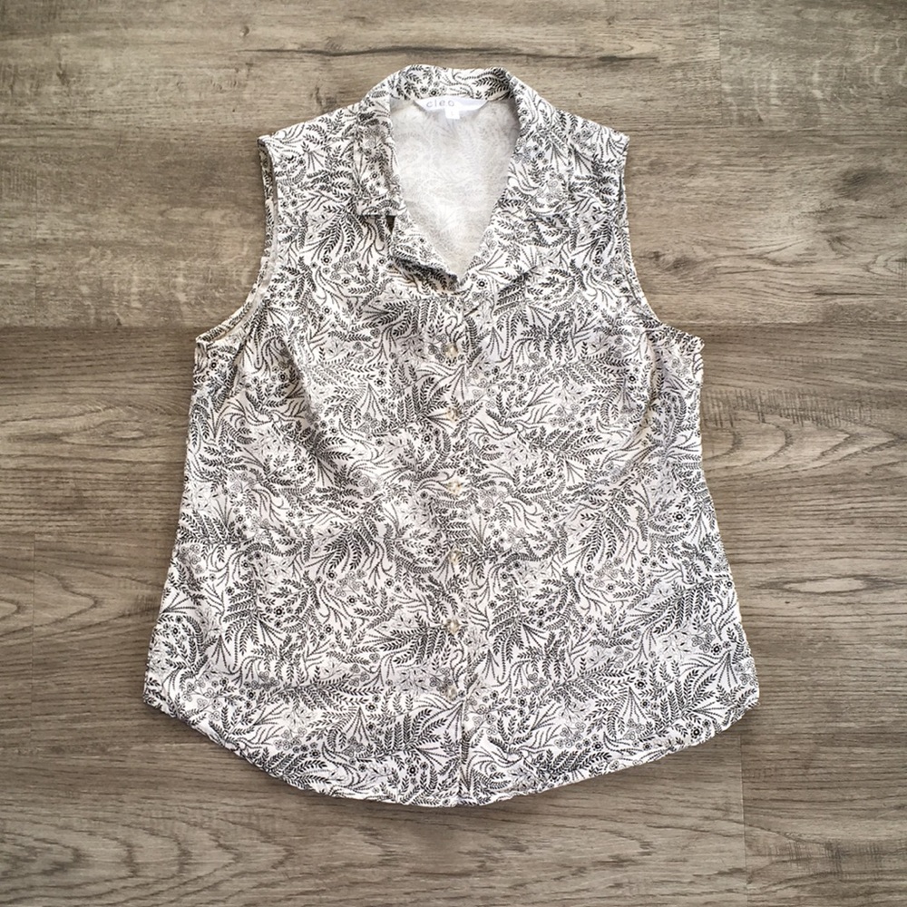 Cleo - Sleeveless Button-up Shirt - Beige with black pattern